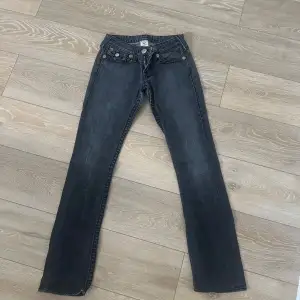 Säljer mina True religion jeans då dem har blivit för små och inte kommer till användning. Dem är i väldigt bra skick. 