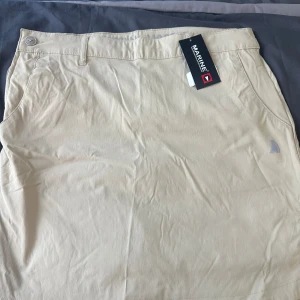 Marine kjol - En träning kjol passar perfekt i havet helt ny oanvänt jag köpte den för 279kr finns en short under så man känner sig bekväm vid rörelse 