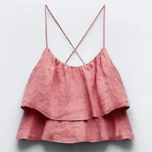 Zara linne💓 - Så fin topp i linne från zara! Finaste färgen!! Helt ny med prislapp men kom tyvärr inte till användning💓💓(skicka gärna prisförslag så kommer vi överens om nått)😇😇