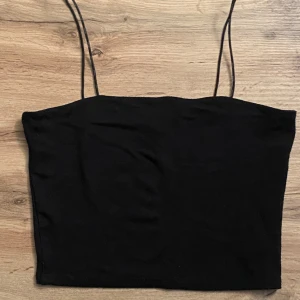 svart topp - fin svart crop topp💕