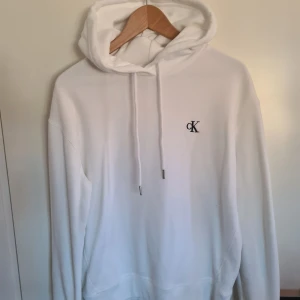 CK Dam - Calvin Klein Hoodie, använd 1 gång. Storlek Large, men skulle säga M/L Nyskick