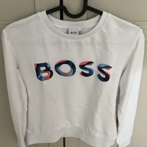 Boss tröja  - Storlek 160-164 knappt använd