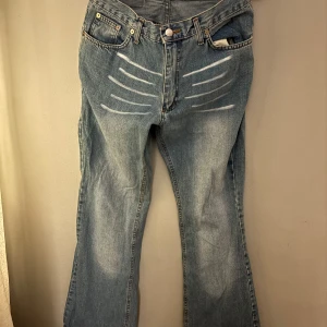 Bootcut jeans  - Säljer mina otroliga bootcut jeans. Så himla snygga och i gott skicka. Säljer då de inte längre kommer till användning:))