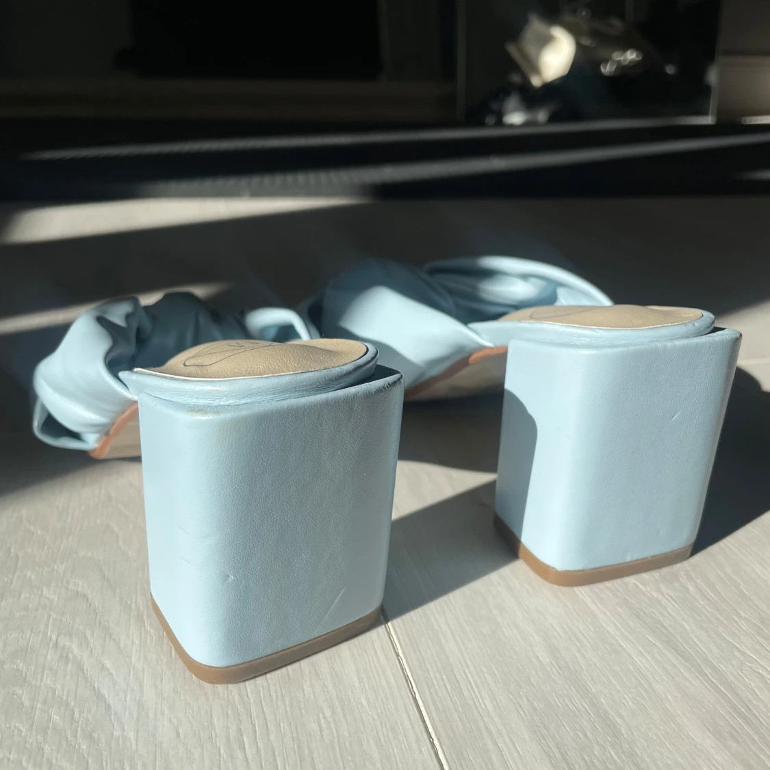 Söta blåa klackar  - 92