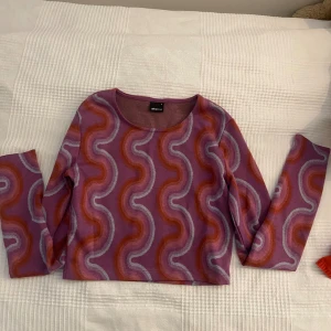 Söt topp från Gina tricot💕💕 - Jättefin färgglad  topp från Gina som tyvärr har blivit lite för liten för mig. Sparsamt använd💕
