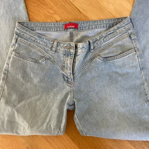 Lågmidjade jeans - Ljusblå lågmidjade jeans från redstar!! Kom privat för fler bilder!