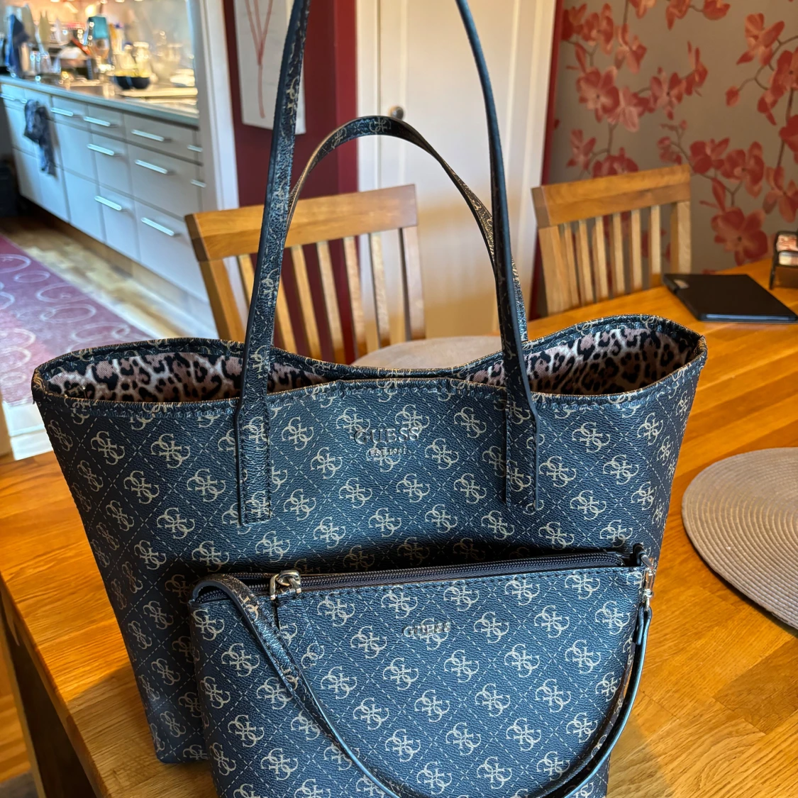 Guess väska  - 90