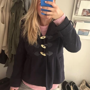 Marinblå Kappa - Superfin kappa i jättebra skick! Pm för fler bilder och frågor!🩷💙