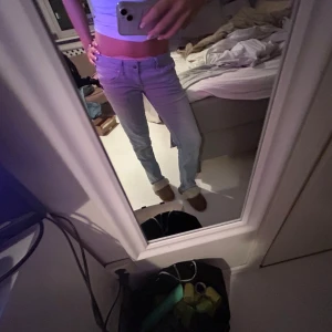 G-Star lågmidjade bootcut jeans - säljer mina as snygga g-star jeans då de är för stora🥰 midjemåttet är 41cm rakt över och innerbenet mäter74cm💗