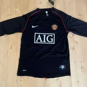 Retro Ronaldo Lång tröja - Säljer denna as feta tröjan för 500 kr helt oanvänd.