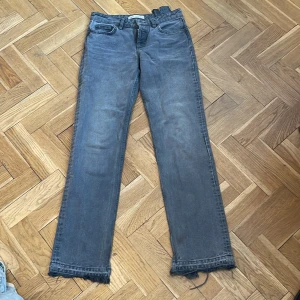 Low Rise straight leg jeans - Går jeans, low rise, zara