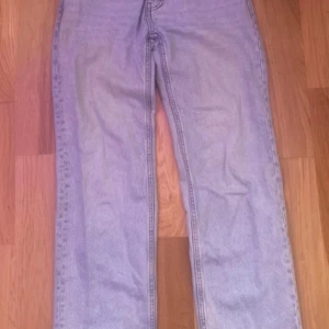 Jeans Gina tricot - Knappt använt, pris går att diskutera 