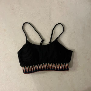 Bikini toppar - Den svarta är helt ny  Alla är i storlek s/m  Från h&m och Shein 