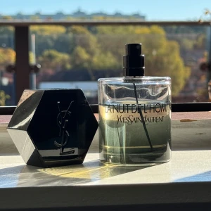 YVES SAINT LAURENT La Nuit De L'Homme 70ml - Säljer YVES SAINT LAURENT La Nuit De L'Homme, 100ml flaska med ungefär 70-75 ml återstår.  Kan fraktas eller hämtas I Tumba 