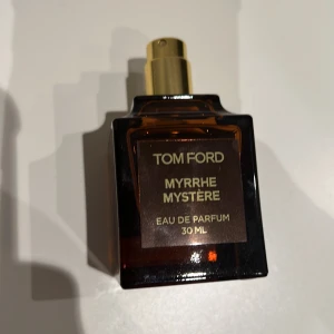 Tom Ford myrhe mystere. Saknar lock, kastade den  - Endast testad med några spurt nästan full 