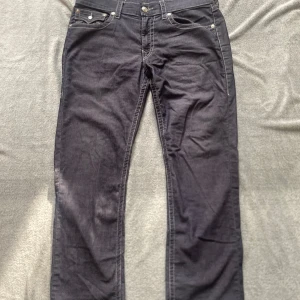Truey byxor  - Skit feta true religion byxor. Säljer då de är för små, byxorna har inga defekter.