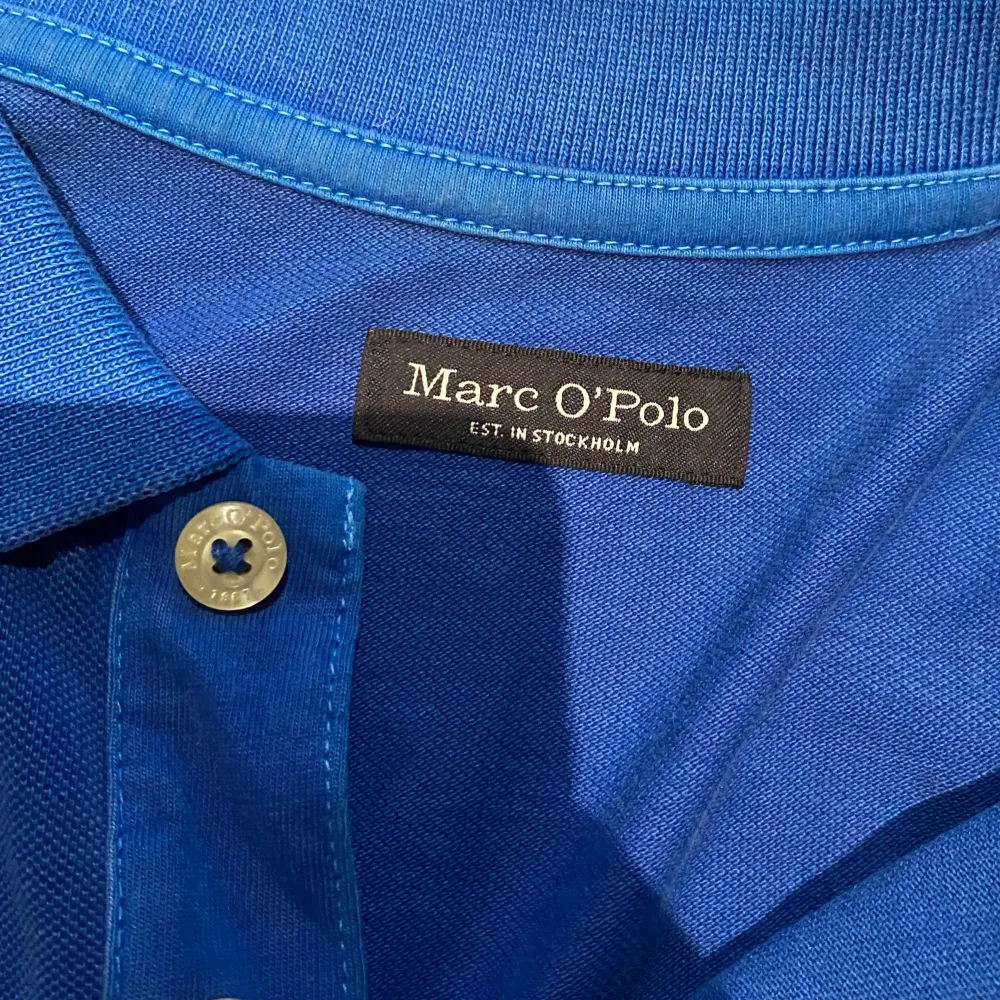 Säljer denna Pikén från Marc O’Polo i fint skick | storlek L | Pris 200kr men kan diskuteras!. T-shirts.