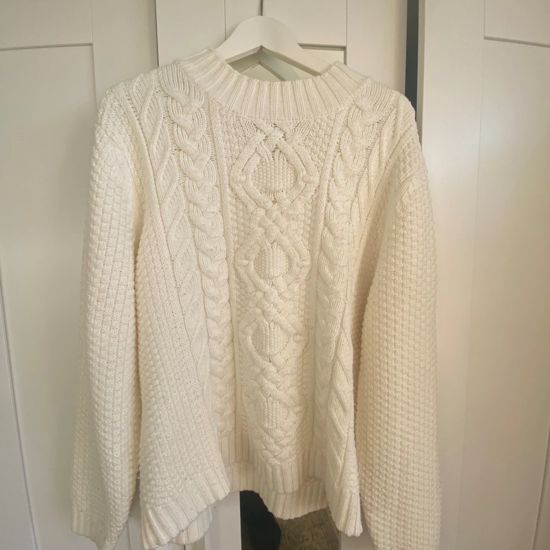Vit stickad tröja  - 91