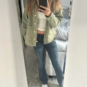 Low waits jeans  - Snygga jeans från hm utan fickor. Fint skick. Skriv om ni har frågor. 