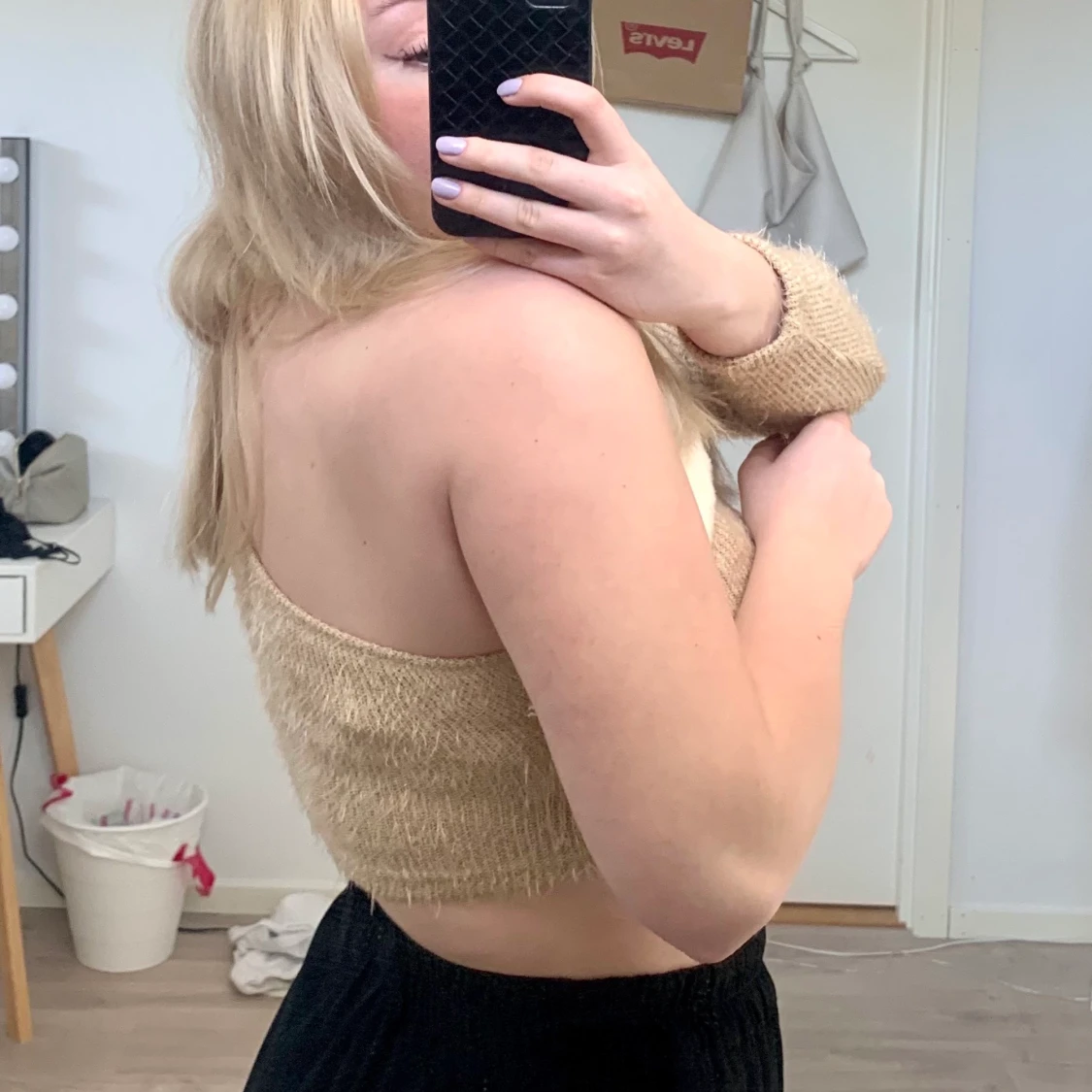 Enarmad beige tröja med detalj - 90