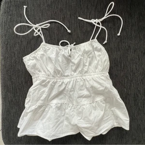 Linne  - Jättegulligt sommarlinne från HM 💓 (har i svart också om någon är intresserad) Kolla gärna in jeansen jag säljer!