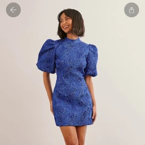 MARGEAUX KLÄNNING - Säljer denna för har två stycken! Storlek 34! Köparen står för frakten!