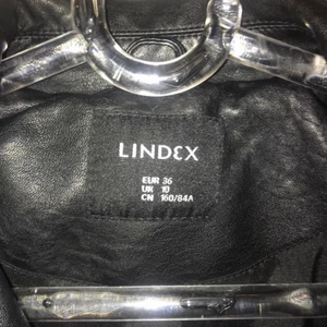 Skinnjacka - Använd ett fåtal gånger, säljer för den bara står och passar inte längre. Hör av vid eventuella frågor 🙂