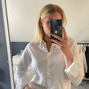Linne skjorta - Säljer denna linne skjorta som ej kommer till användning längre tyvärr. Skriv privat för fler bilder💕