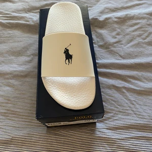 Ralph lauren tofflor - Raffe tofflor, helt nya i boxar, storlek 43  butikspris 500-600kr mitt pris 250 + frakt