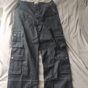 Madlady - Helt oanvända cargo byxor från madlady i storlek XL. Säljer så dom inte passade