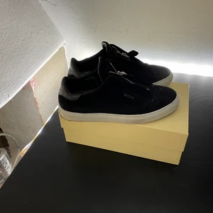 Axel arigato clean 90 zip - Axel arigato clean 90 zip‎ ‎ ‎ ‎ ‎ ‎ ‎ ‎ ‎ ‎ ‎ ‎ ‎ ‎ ‎ ‎ ‎‎‎   ‎ ‎ ‎ ‎ ‎ ‎ ‎ ‎ ‎ ‎ ‎ ‎ ‎ ‎ ‎ ‎ ‎ ‎ ‎ ‎ ‎ ‎ ‎ ‎ ‎ ‎ ‎ Storlek (40) bra skick, köpare står för frakt‎ 