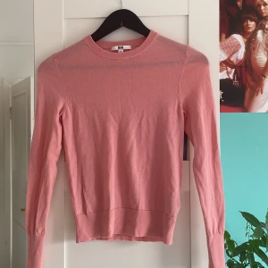 Rosa tröja från uniqlo - Långärmad rosa tröja från uniqlo, knappt använd. storlek xs-s (köpare står för frakt) 💘