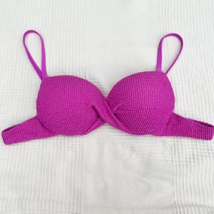 Calzedonia bikini - Calzedonia bikiniöverdel. Mycket bra skick, inga defekter alls. Lite push up modell. Skriv privat för mer bilder! 💗