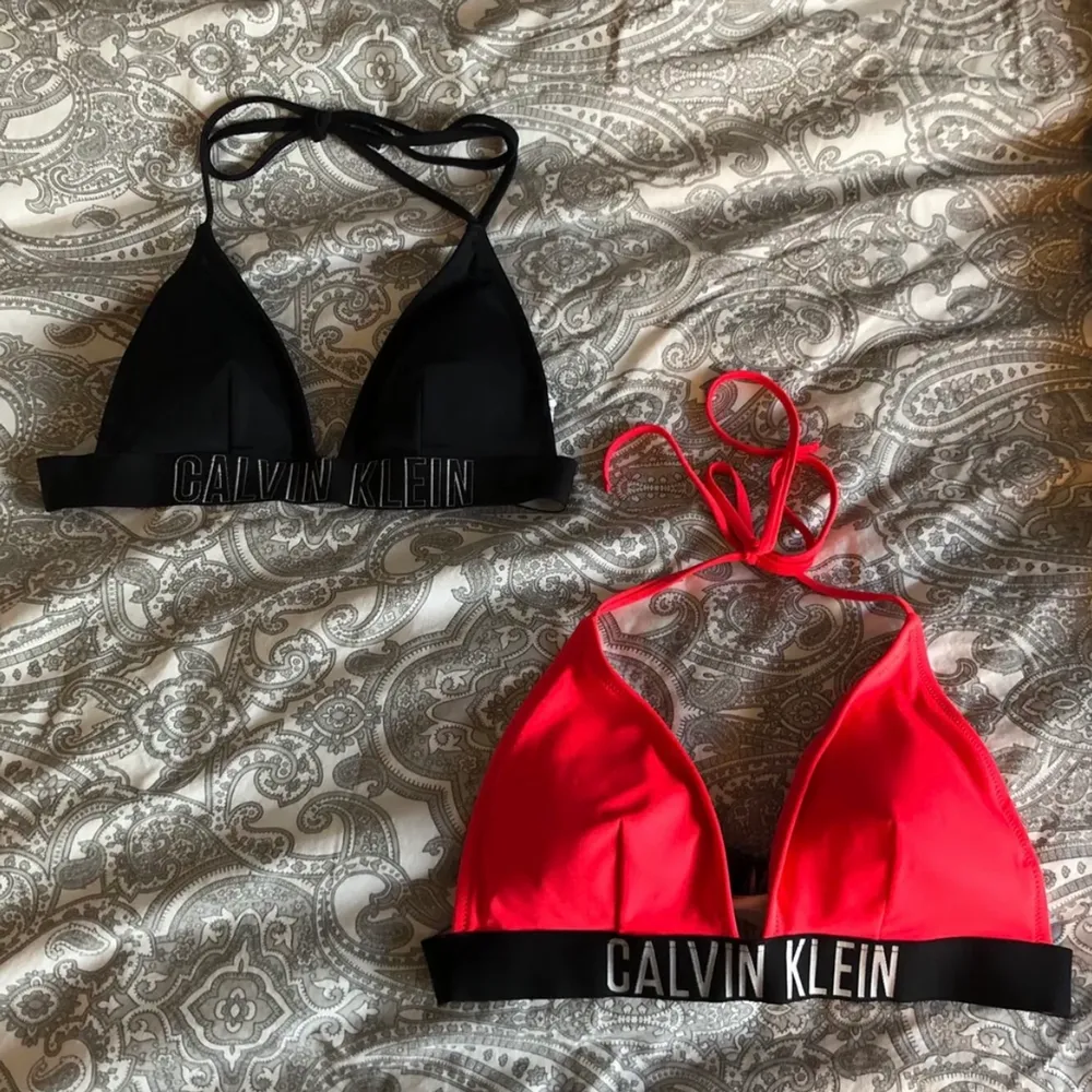 Bikinis från Calvin Klein, säljer då de inte kommer till användning längre, fint skick använda Max 4 gånger. Den svarta i storlek XS och den rosa är i storlek S.💗. Övrigt.