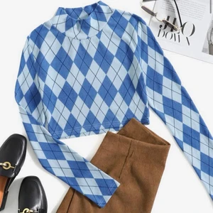 Tröja - Tröja från shein! Oanvänd:) andra bilden är lånad :)