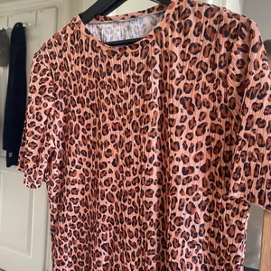 Klänning zara  - Leopardklönning från zara 