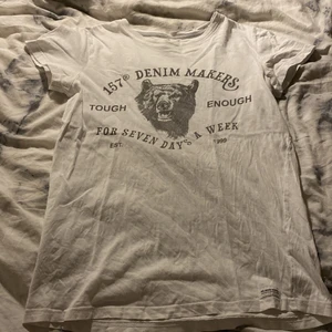 Lager 157 T-shirt  - Säljer denna snygga t-shirt från lager 157 det är i väldigt bra skick och väldigt snygg 