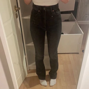 Raka jeans - Snygga jeans från stradivarius i storlek 32, använda en gång. Jag är 163 för referens
