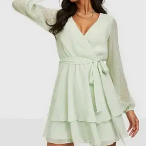 Otroligt vacker ljusgrön sommarklänning som tyvärr inte kommer till användning Strl: M #klänning #sommarklänning #sell5things