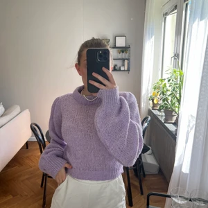 NA-KD X AFJ  - Lila stickad tröja från NA-KD X AFJ. Använd sparsamt. Köpare står för eventuell frakt. Kan mötas upp i Malmö. 