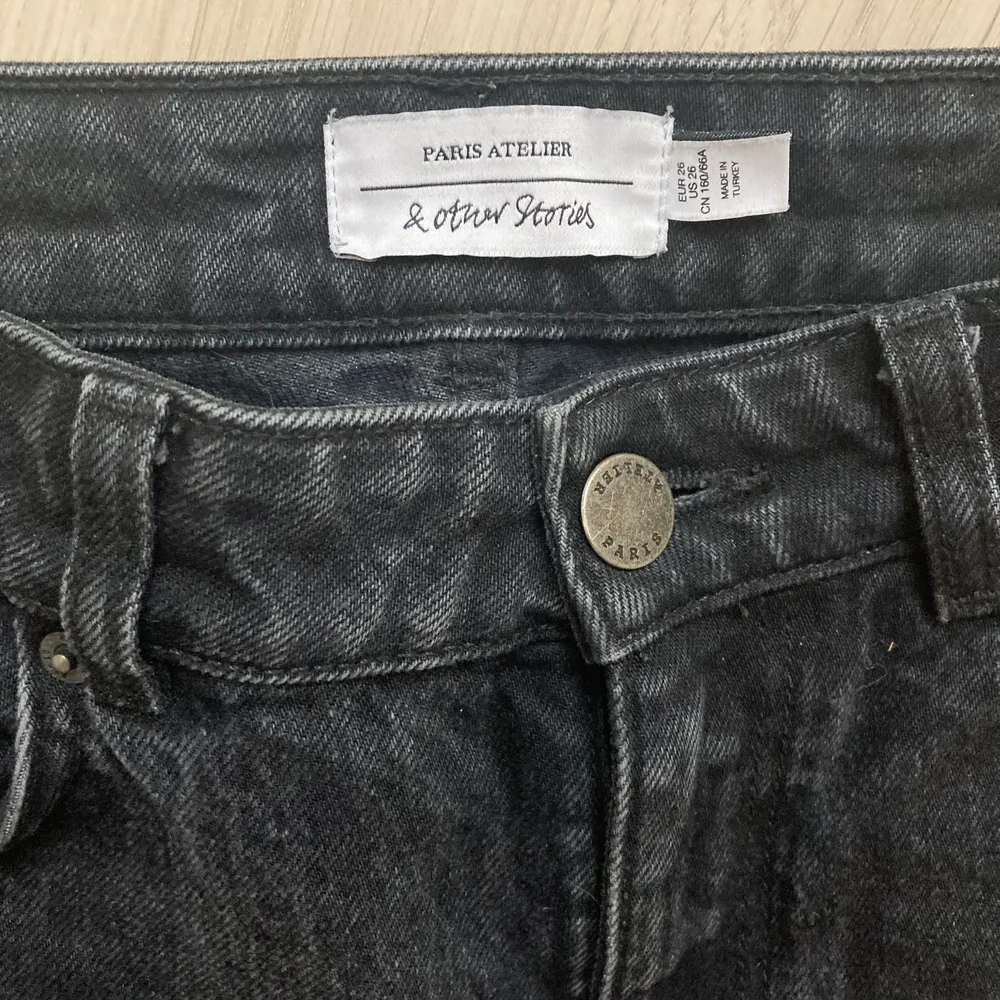 Köpt på second hand för 300kr, säljer för 150kr (frakt inräknat). Jeans & Byxor.
