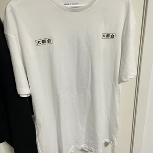 T-shirt - Borsans t-shirt från Jack & Jones till salu då den är helt oanvänd och har lappen kvar. Fantastiskt skick o inga skador, fläckar mm. Passar även kvinnor om man gillar lite oversize💕