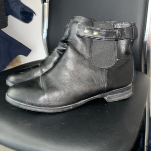 skor - ett pr fina boots små på mig nu 