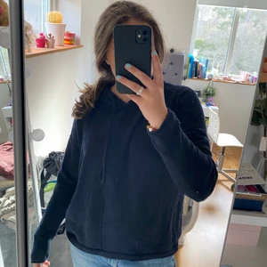 Mörkblå hoodie kashmirmix - Från filippa K. 15% cashmere. Super snygg