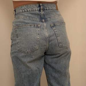 Snygg jeans från Gina i storlek 36. Raka i benen och bra passform, säljer pga minskad användning men fortfarande bra skick.