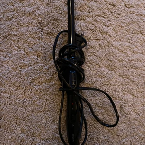 Locktång OBH Nordica - Köpt för 1 år sedan ungefär. Endast testad vid 2 tillfällen men tyckte inte att jag passade bra i den typen av lockigt hår.