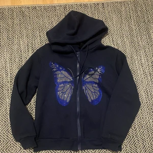 Fjäril zipup - Fin marinblå zipup perfekt till sommaren, 200+frakt💞💞