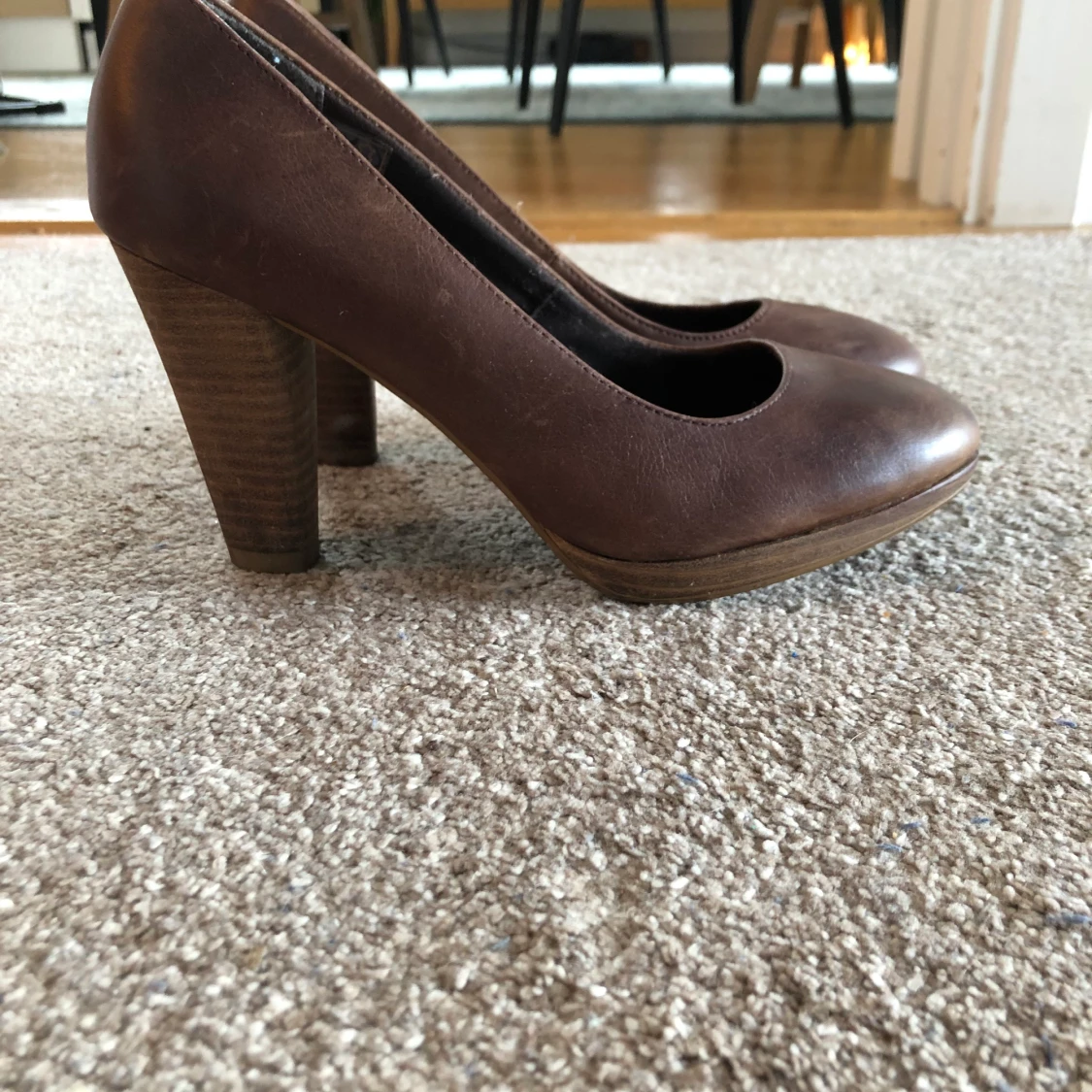 Högklackade skor strl 39