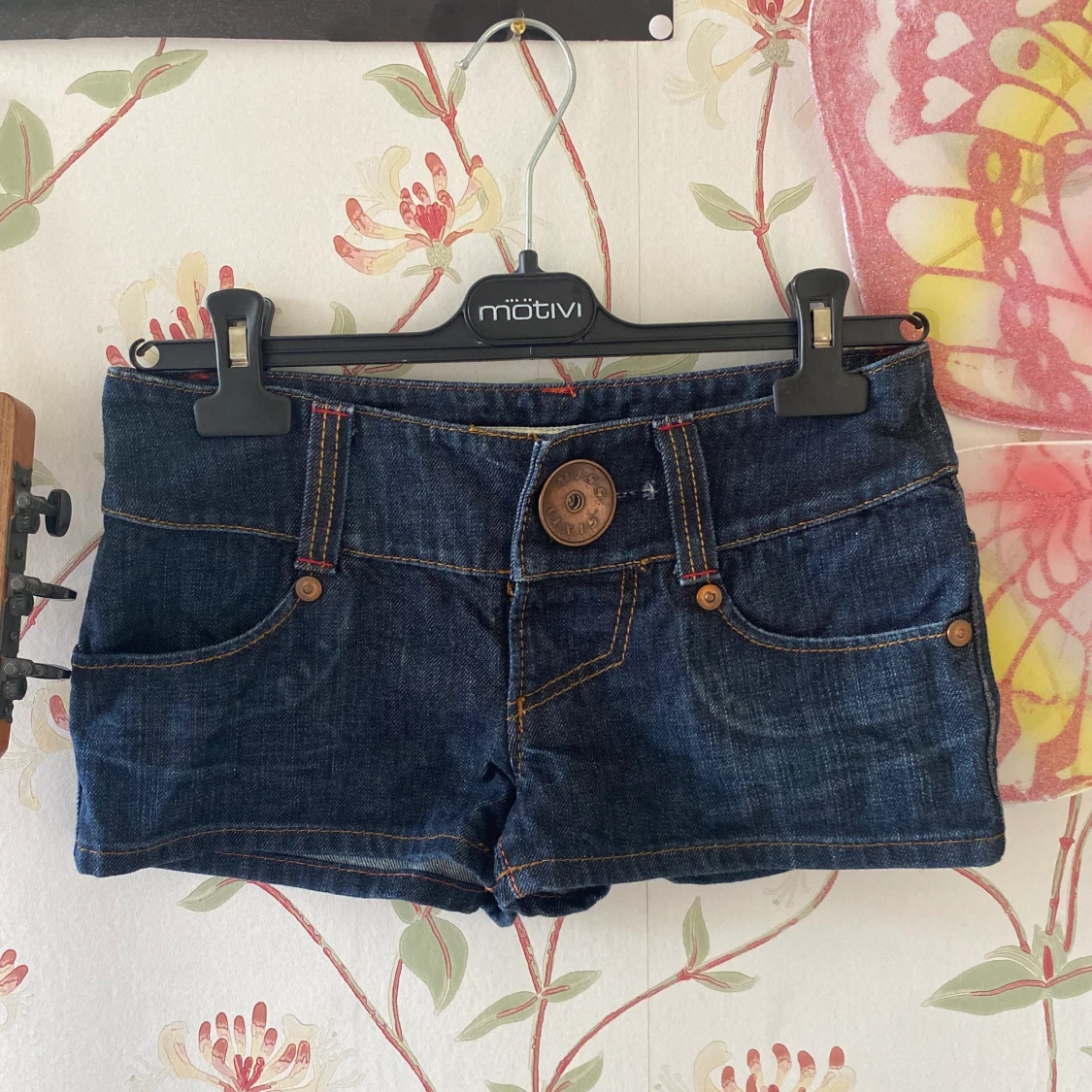 lågmidjade jeansshorts <3 - 90