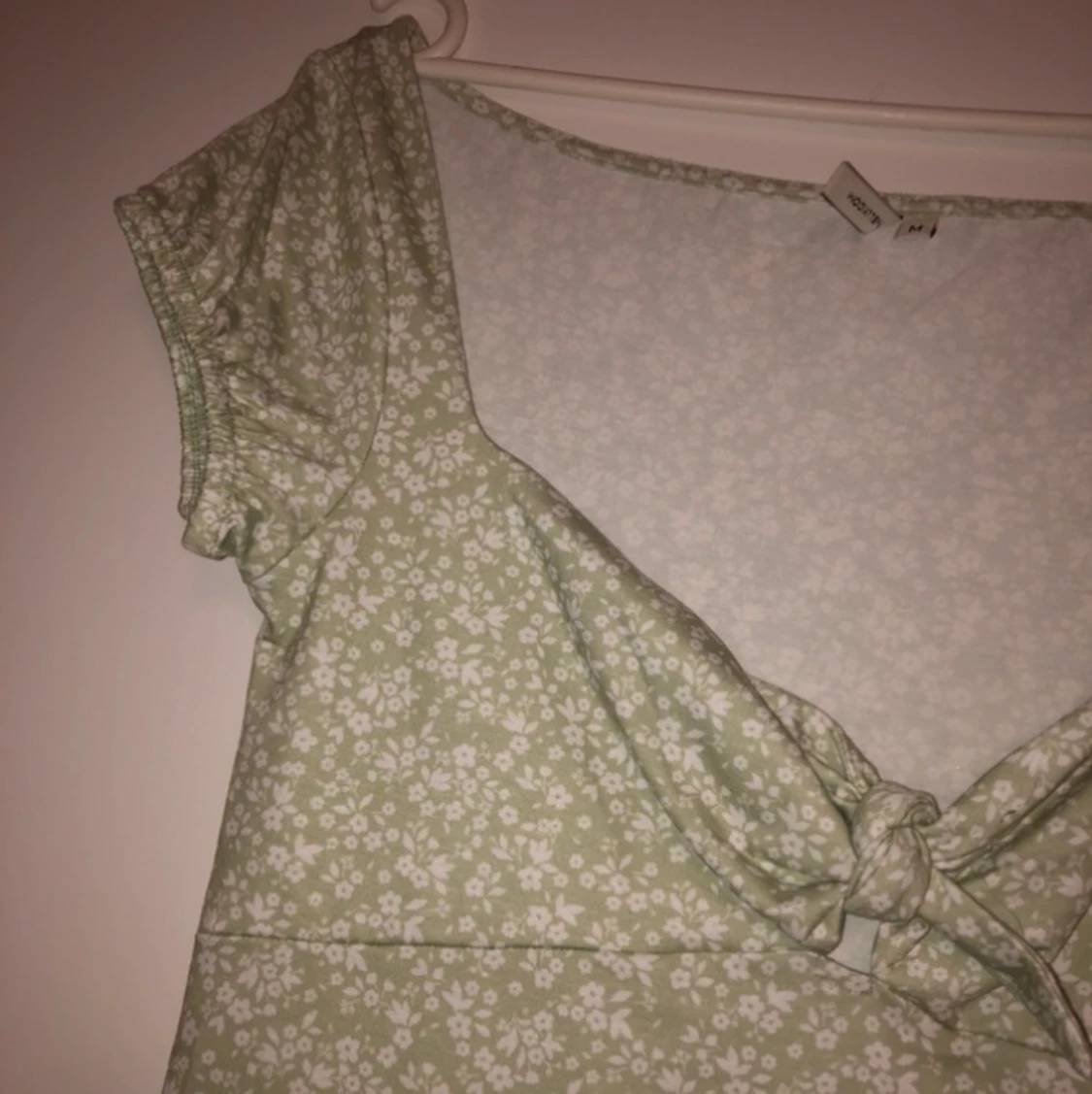Grön blommig klänning - 90